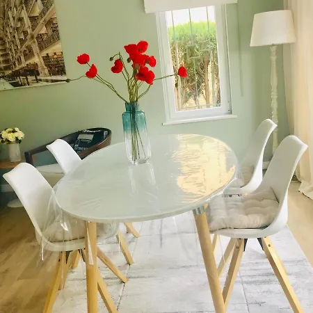 Daire Amandine With Garden Close To Waterloo